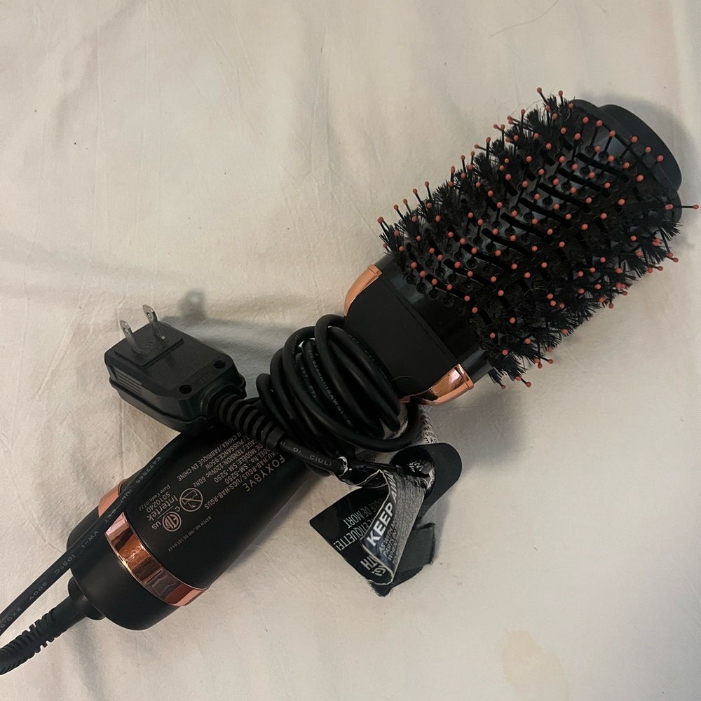 USED- Foxy bae hair brush blow dryer